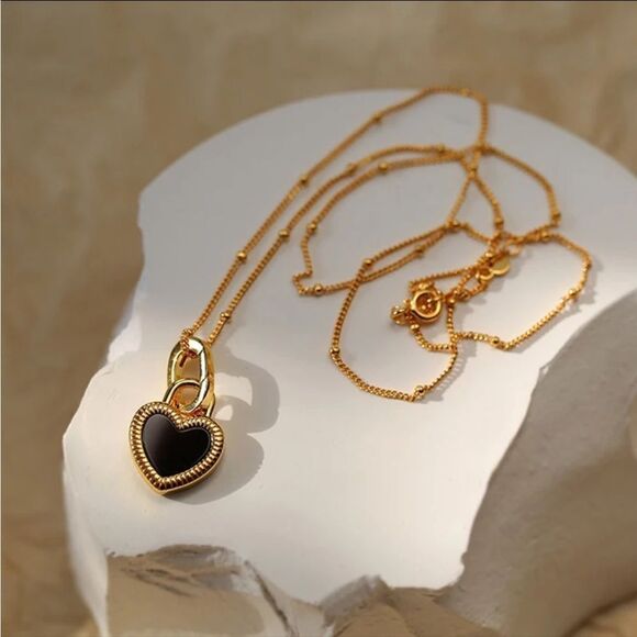 The Two Faced Heart Black/White Shell Pendant Necklace Gold over 925 - Picture 2 of 12